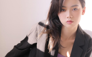 浙江一奶奶将孙女摁桌上锤死，生前孩子痛苦哀求：爸爸救我