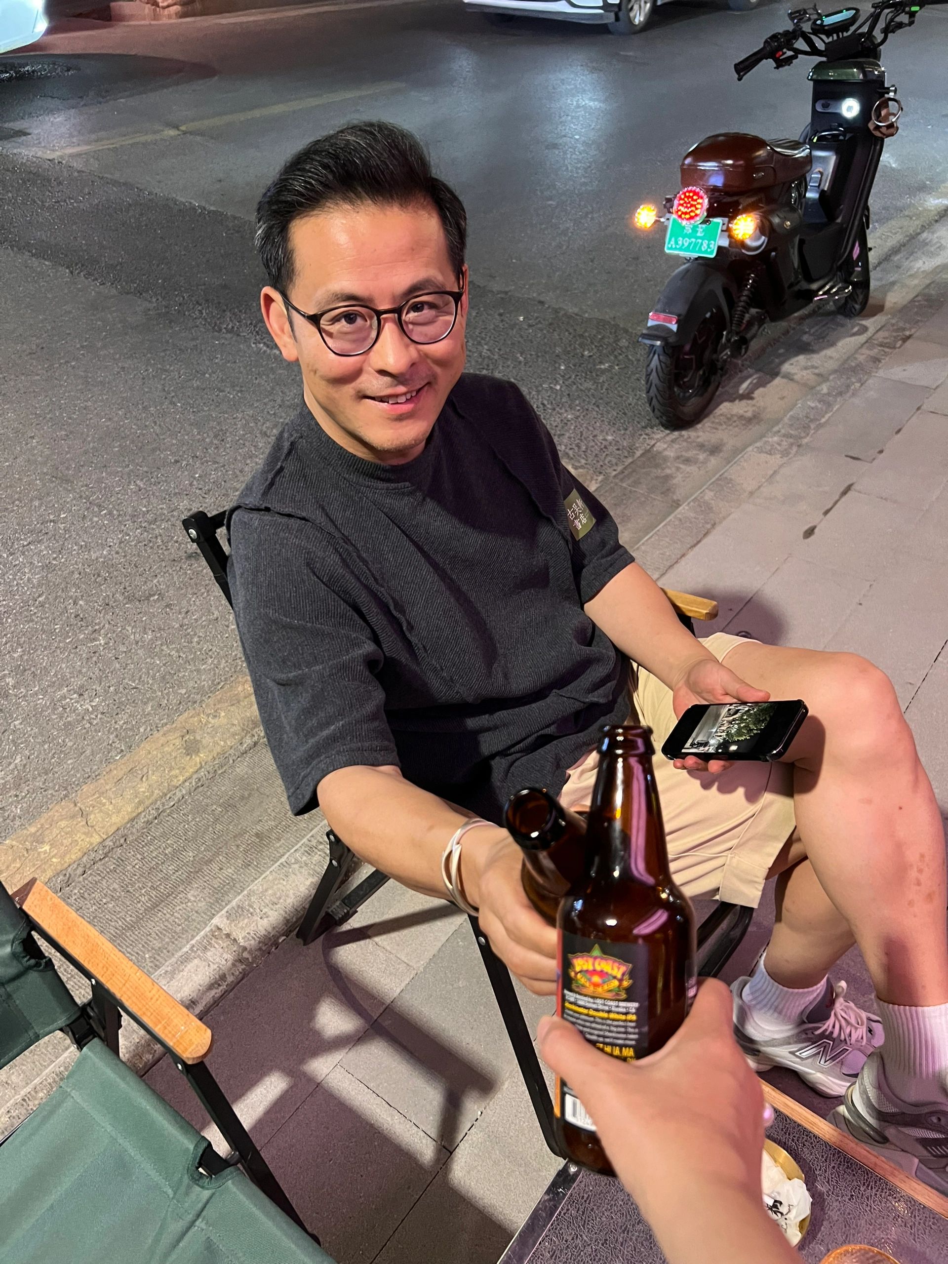 520马路上喝酒太自由了吧