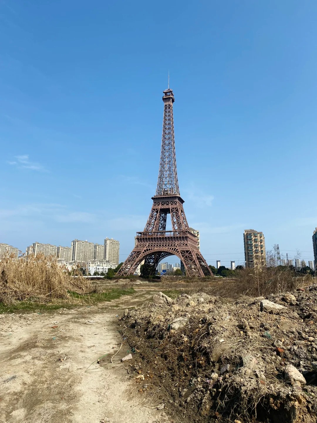 到巴黎了
法国23度今天，欧洲真热呀