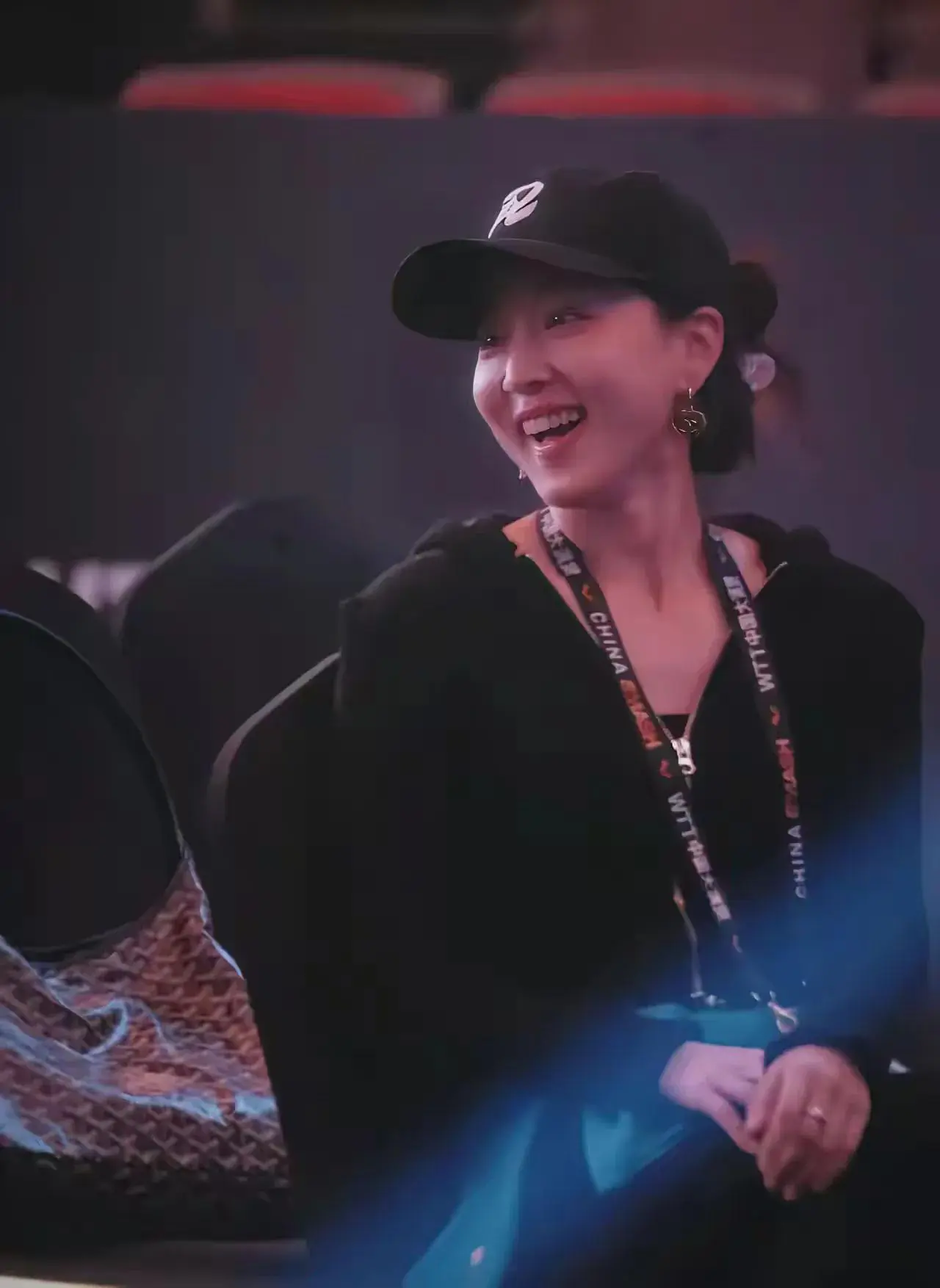 说句实话，她还是不露面的好