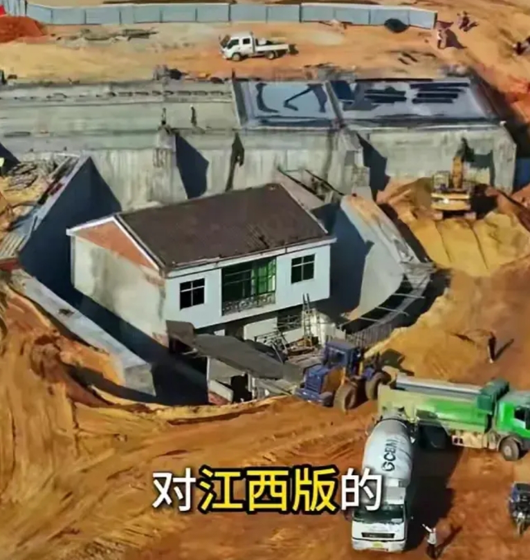 这世界上有一种职业， 叫做律师 。
在这个钉子户事件中， 这家人找的这个律师， 