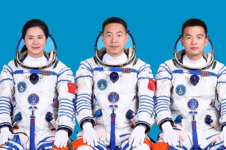 神舟十九号航天员名单已经确定，这一次的机组人员还是三个人，

他们分别是图1中的