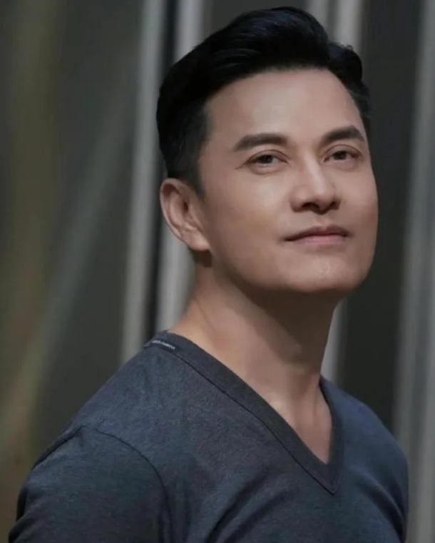 他靠“吃软饭”成亿万富翁