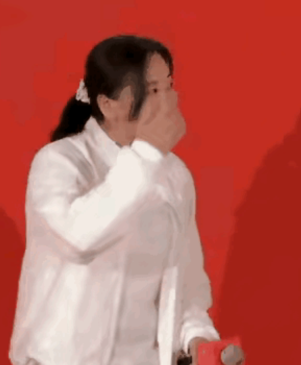 贾玲的体重，真的是个谜！

贾玲真的太不容易了，守了一年又复胖了，
贾玲真的太不