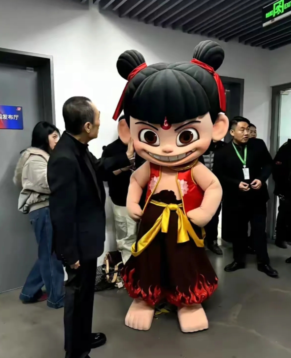 大师且大度，不愧为国师，有胸怀有格局，作为老一辈导演，曾经为中国电影做出的贡献是