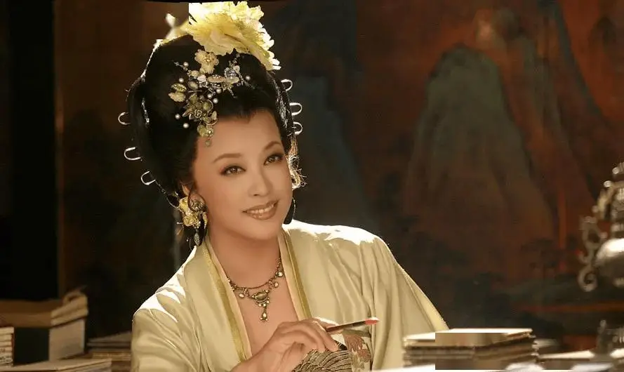 1994年，刘大印请刘晓庆出演电视剧《武则天》，刘晓庆不屑道：“我很贵的，你有钱