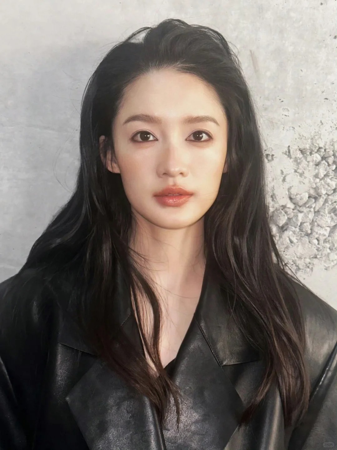 我趣？李沁也爆改啦？？
这张图真的颠覆了我对李沁的认知
好美啊！！淡颜系变成了浓