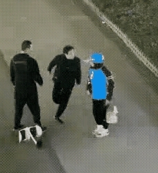 千万不要欺负外卖小哥，更不能侮辱人格，否则你哪天怎么死的都不知道，外卖员，送快递