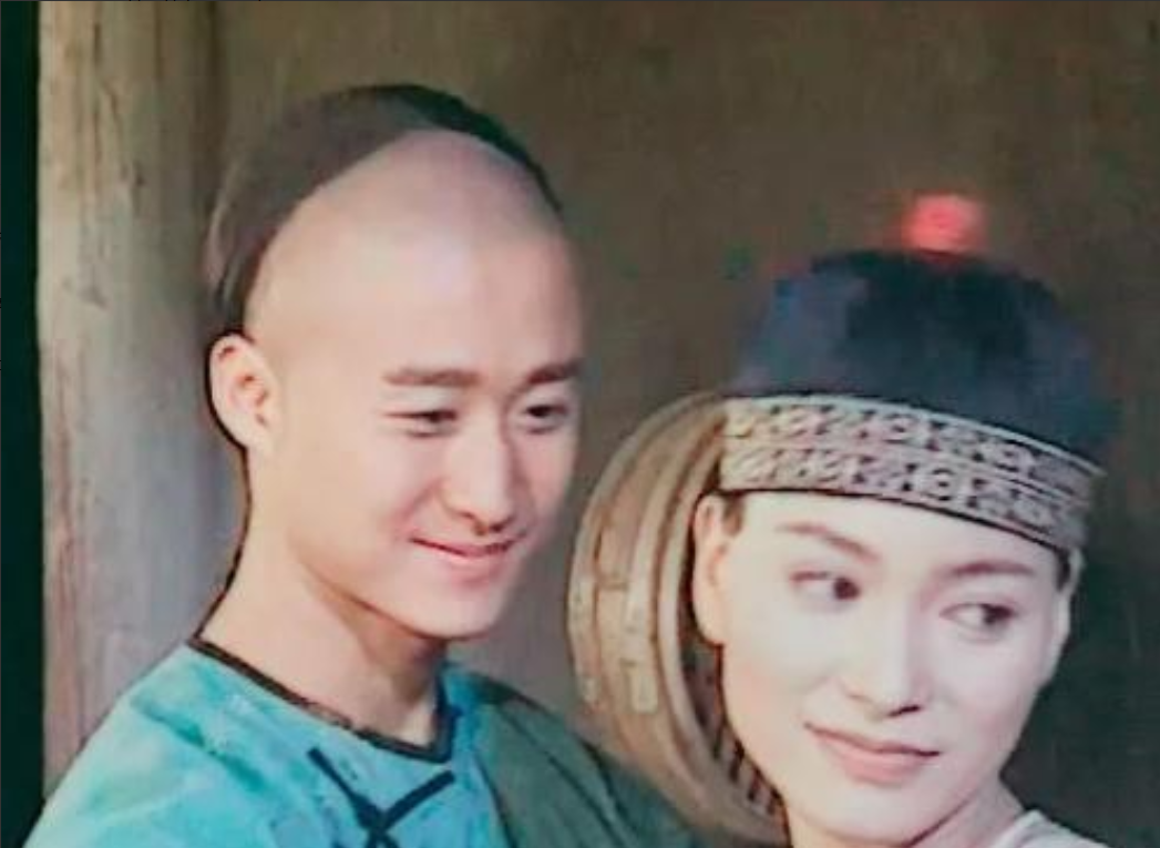 1998年吴京和樊亦敏因戏生情。

吴京对樊亦敏一见钟情。
樊亦敏提出条件：3年