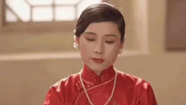 没想到，61岁的何赛飞竟以这种方式，被李庚希推上了“浪尖”！