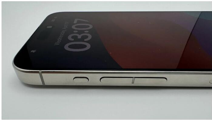 iPhone 15 Pro Max 原型机上手，初探被苹果取消的触觉音量 / 电