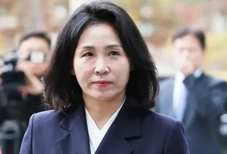 当下韩国，2个热门话题男人背后的2个女人