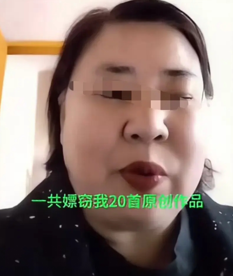 这个王女士又拿出证据，《西海情歌》她写出来后，曾拿到乌市一校园唱过，记者还采访过