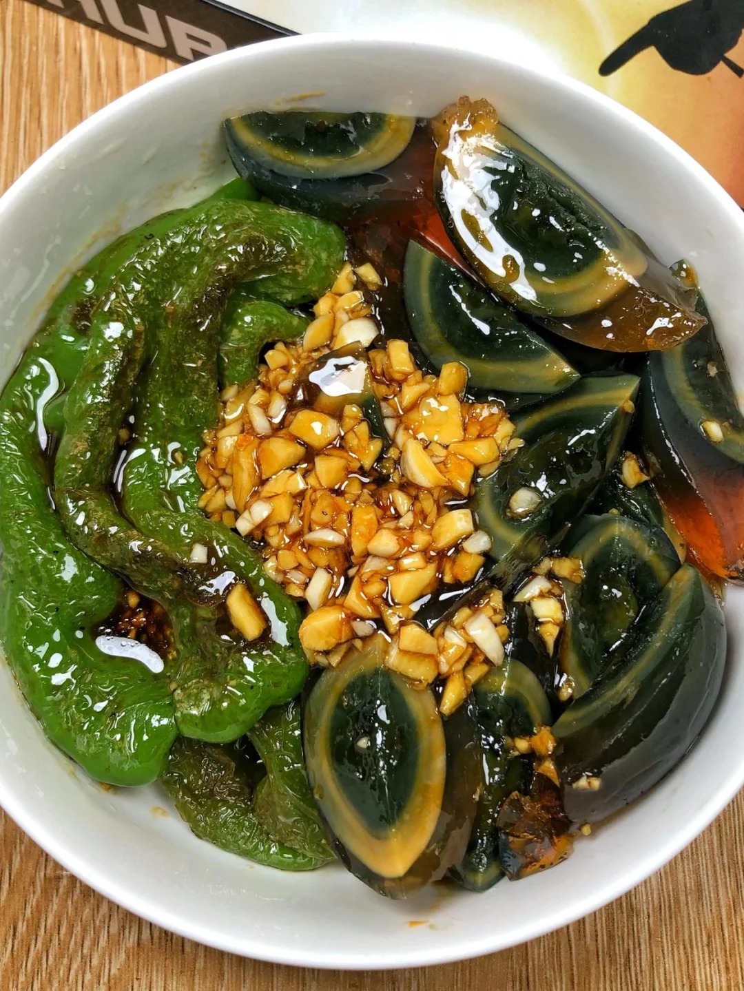 各位逗粉们，嘎嘎火的烧椒皮蛋来喽🍻