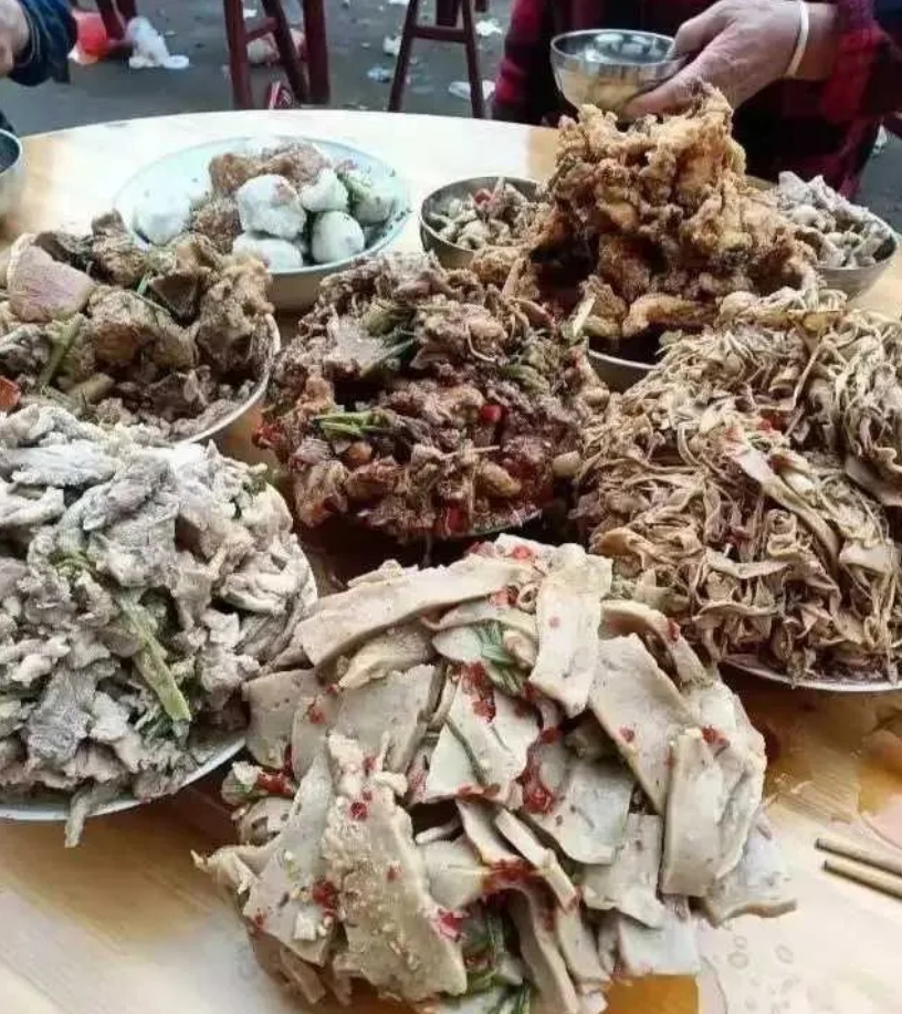 去朋友家吃席，第一次碰到这么实在的一家人！
