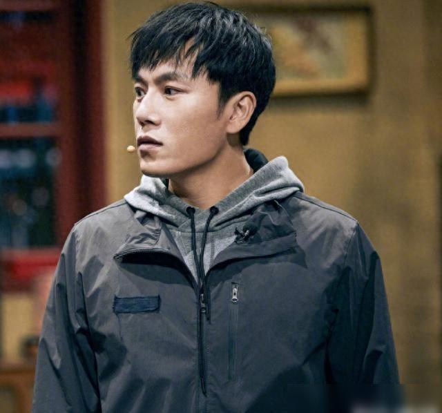 看过秦昊一个访谈。

他说：没有败绩，因为我一年只拍一部电影，可能一年的花销都不