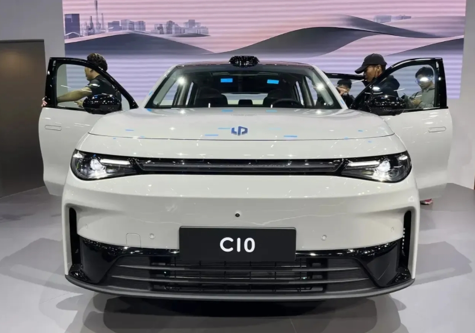 
听我一句劝，买新能源车最好别买SUV，只买轿车就可以了，新能源SUV的问题实在