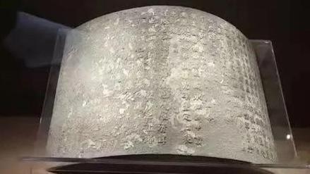 功高震主！汤和隐忍7年装疯卖傻全身而退，纳妾百人竟是保命绝招