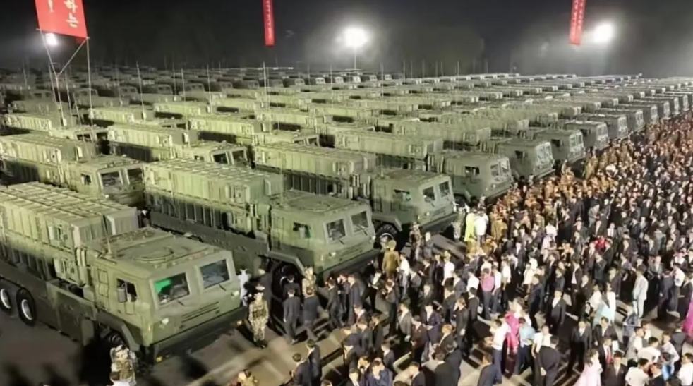 朝鲜忙扩厂造导弹，韩国大卖军火赚翻！半岛兄弟竟靠俄乌战争变军火巨头？