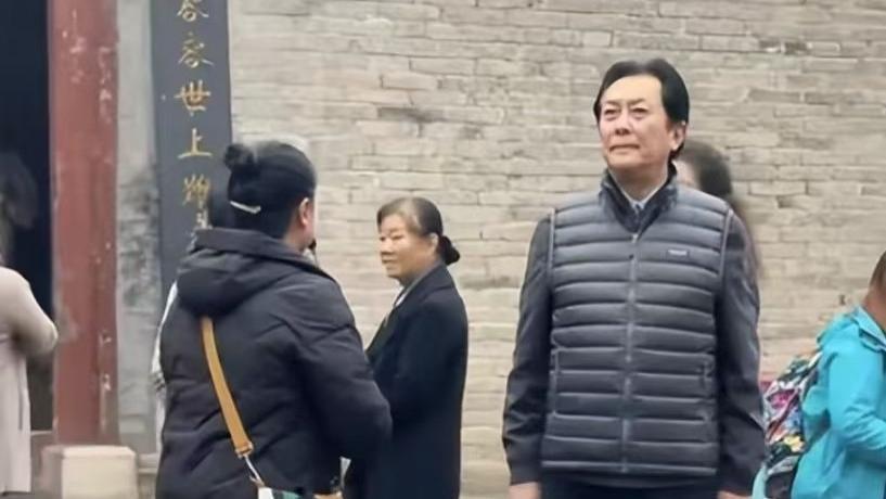 唐国强近照曝光，昔日荧屏帝王如今老态龙钟，背后故事令人唏嘘？