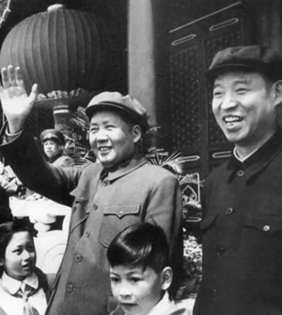 毛主席的深情泪水：回忆与希望交织