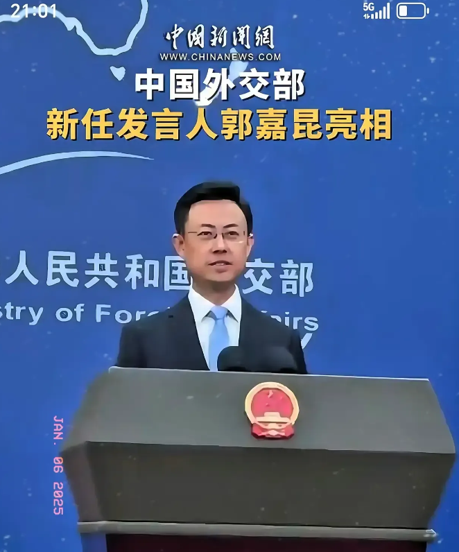 外交部刚上任没多久的发言人郭嘉昆，没承想这么快就遭遇了西方记者出的难题。那记者张