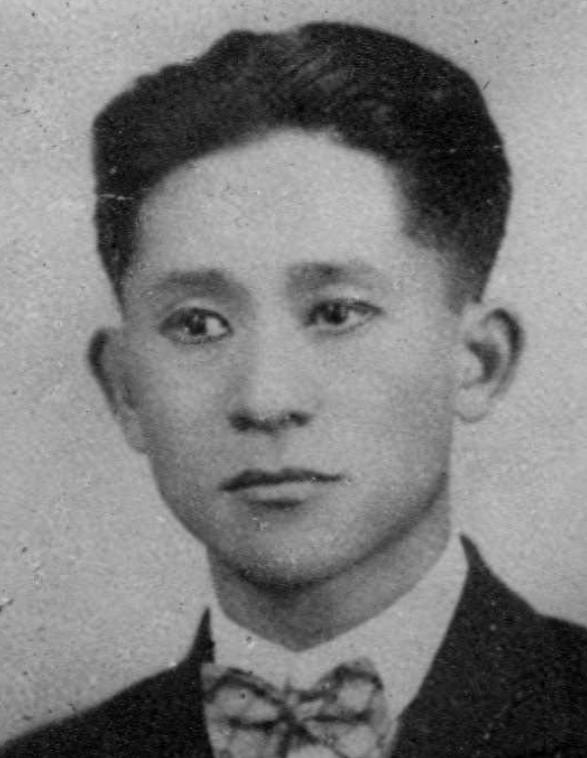 1923年，战友们误以为车耀先已阵亡，便将他放入弹坑，匆匆掩埋，意外的是，他在弹