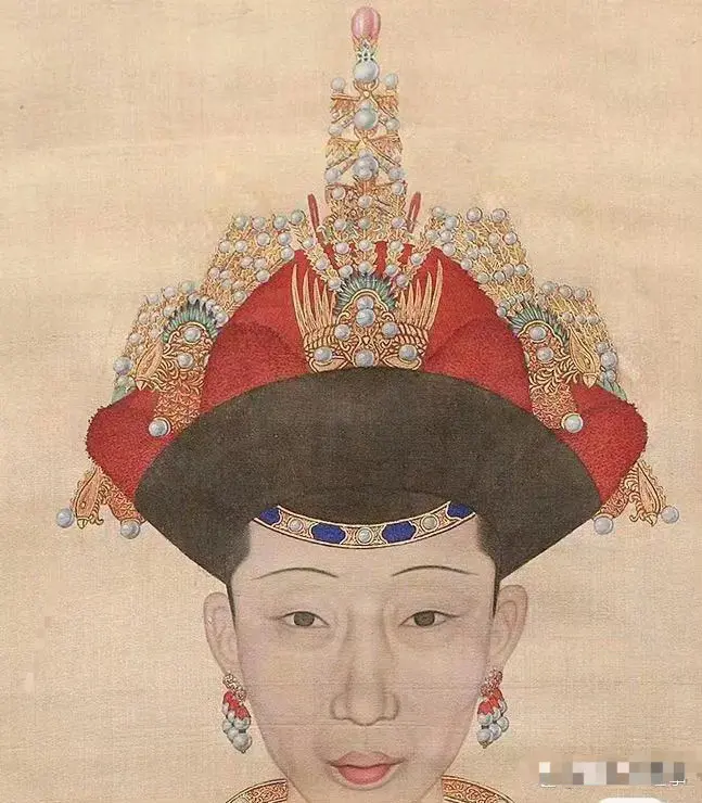 丑的基因有多强大。看看这个嘴遗传了多少代？图一是令妃，图二是溥仪 ​
