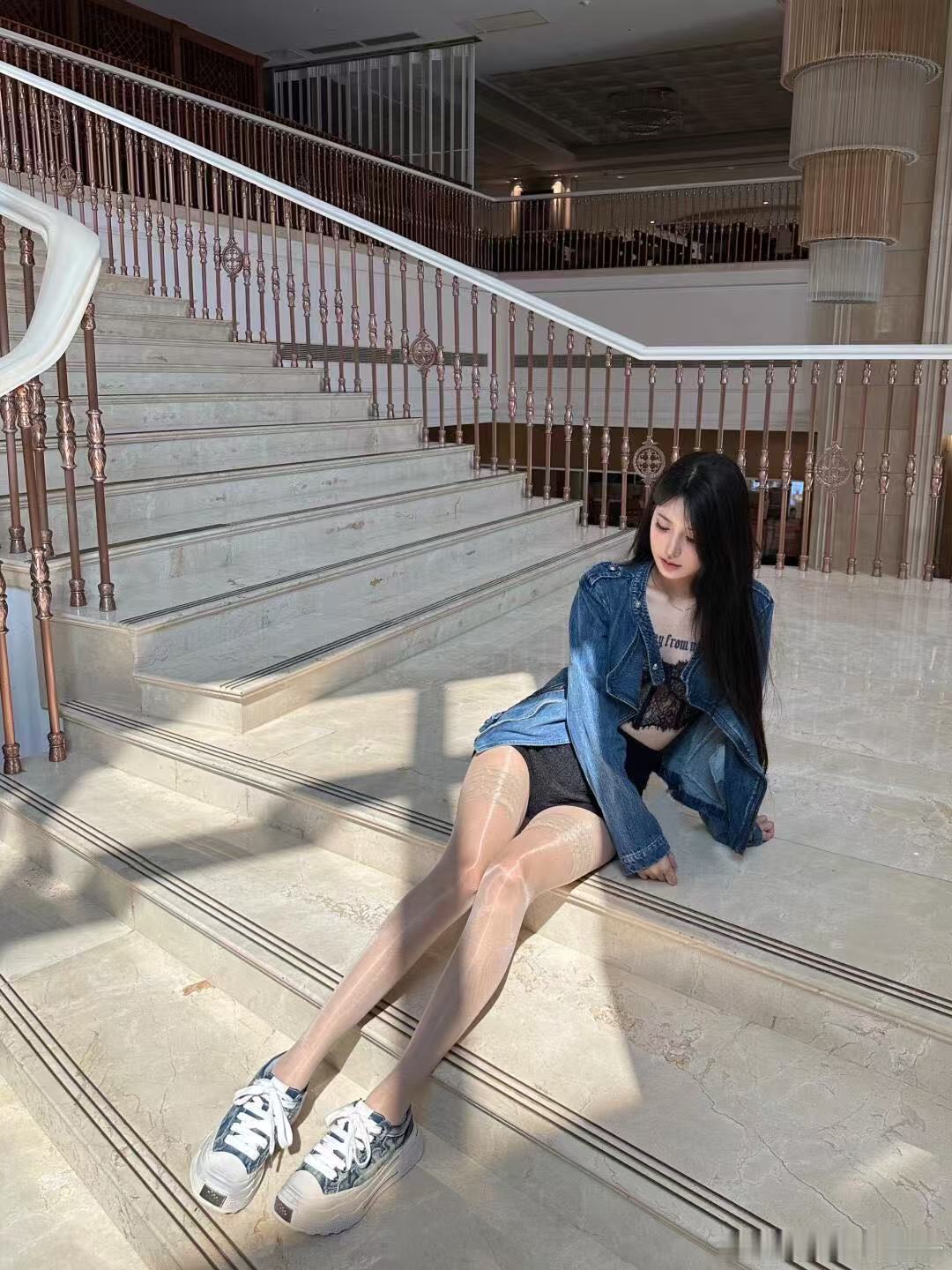 学妹说今晚过来找我玩点不一样的哈哈哈