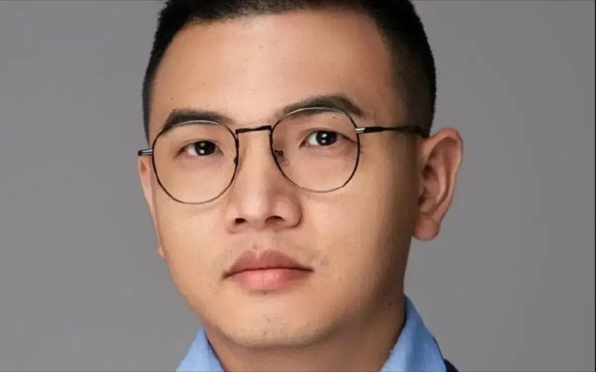 卢克文指出：根据我的观察，发展中国家的权贵往往具有相似的特征，他们常持有双重国籍