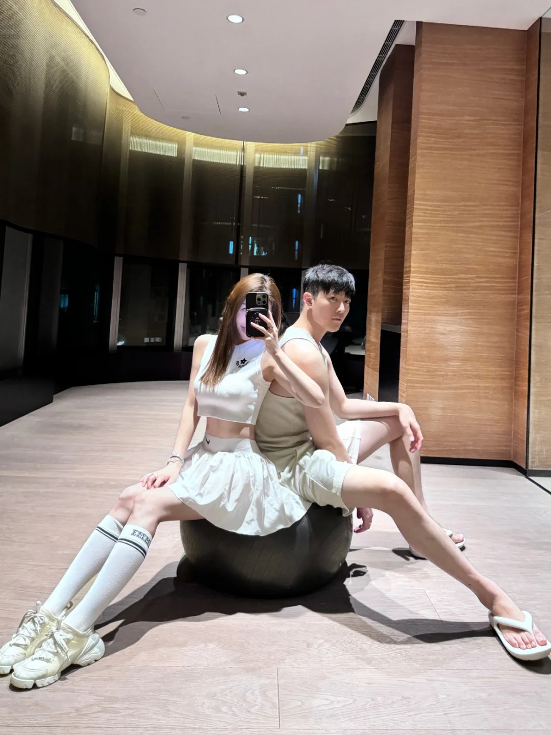 最近滴偶们💕 ｜ 氛围感情侣拍照不求人👫📷
分享一些不求人的情侣拍照姿势，