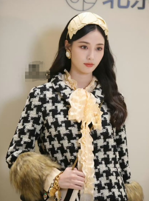 徐艺洋婚后首亮相，她美丽动人，状态极佳，看到她如此幸福的样子，真为她开心。