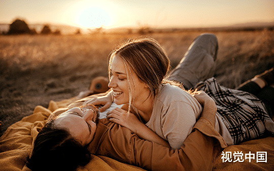 小叔子想用我家房冒充他的婚房，被我拒绝后，他直接撬门带着他女友住了进去