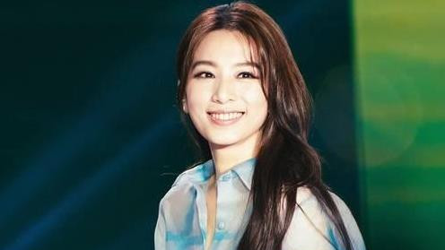 田馥甄尾牙造型惊艳！鸡丁夺奖引热议，幕后互动暖心曝光！