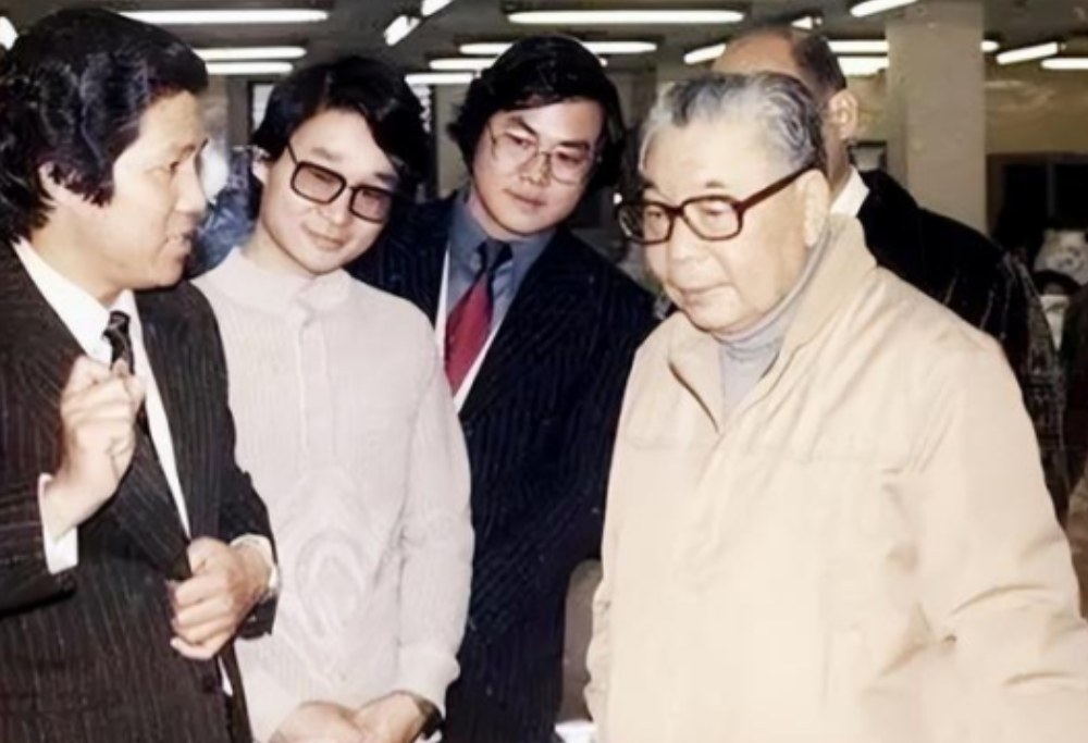 1986年，电影《血战台儿庄》上映，蒋经国看后感慨万分，当即下令：“解除戒严，开