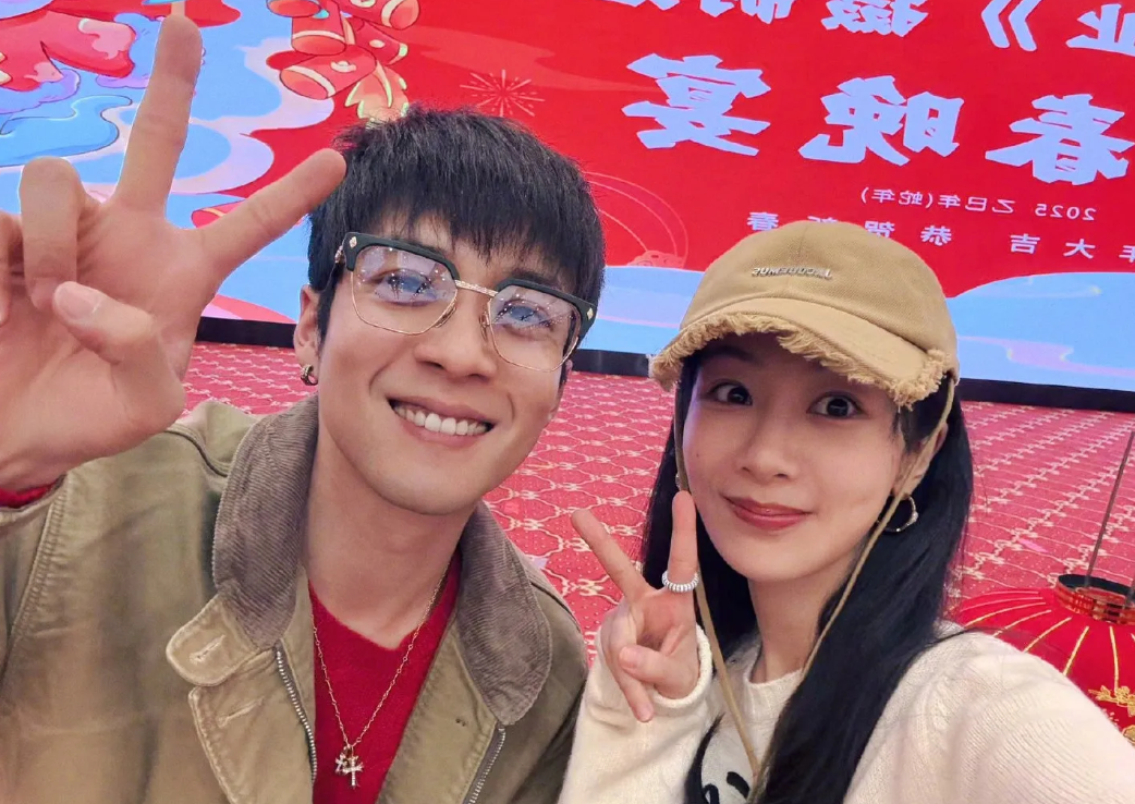 在剧组过年的杨紫，好嫩好开心，韩东君也好帅!