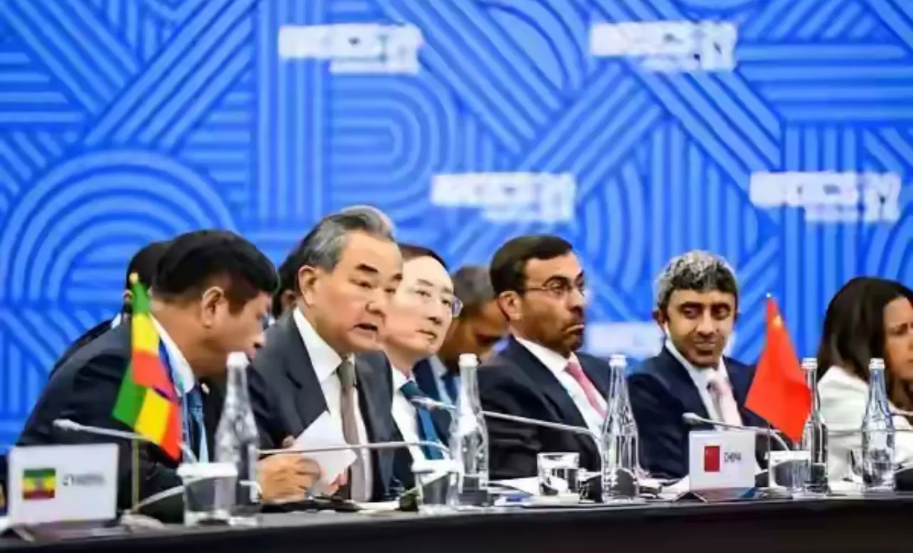 金砖国家外长会议在俄罗斯盛大召开，共有九个国家参与，包括：

1. 东方巨龙——