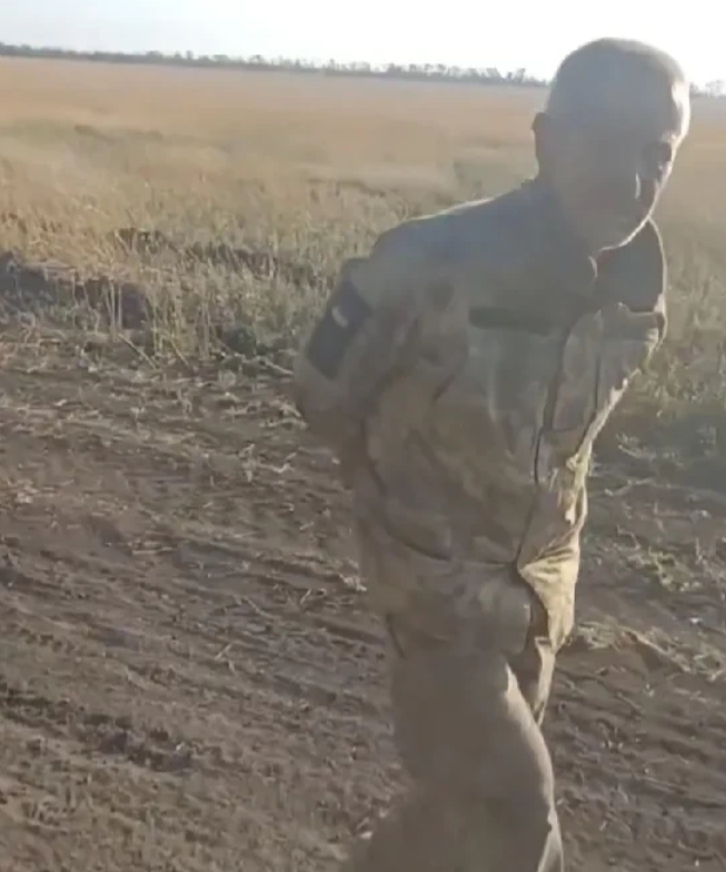 快讯！今天上午，乌军第72机械化旅又有约100多人在营指挥官带领下在乌格莱达城外