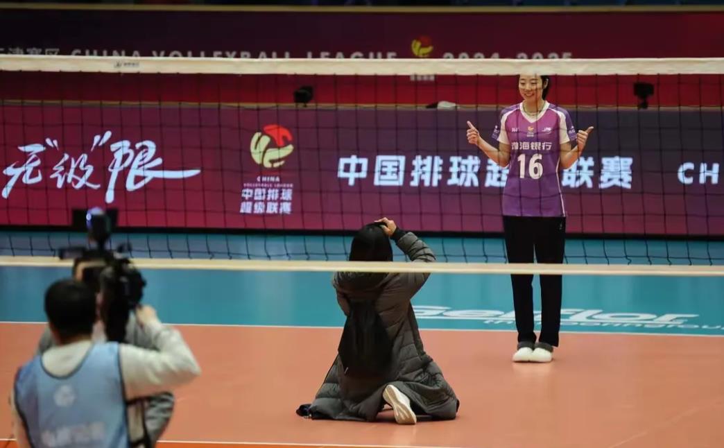 季后赛收官战，天津女排与山东女排的这场比赛或是姚迪与人民体育馆的告别赛。
虽然这