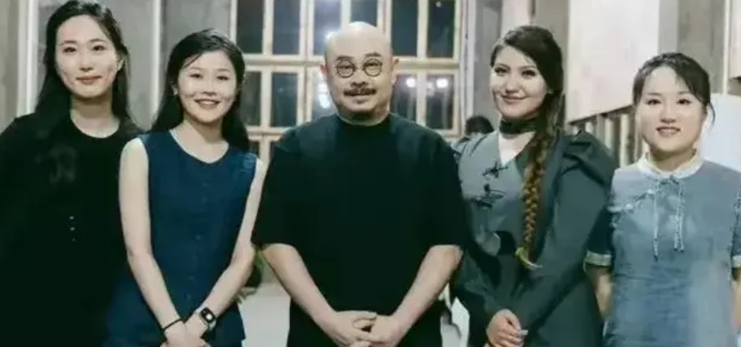 刀郎这五首歌曲再过百年也不会失传，经典传唱。无人扶他青云志，我自踏雪至山巅。
第