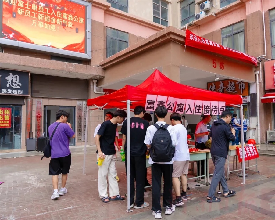 两周进厂5万人，还嫌不够，富士康拉爆河南就业！工人时薪最高25元，干满3个月奖金