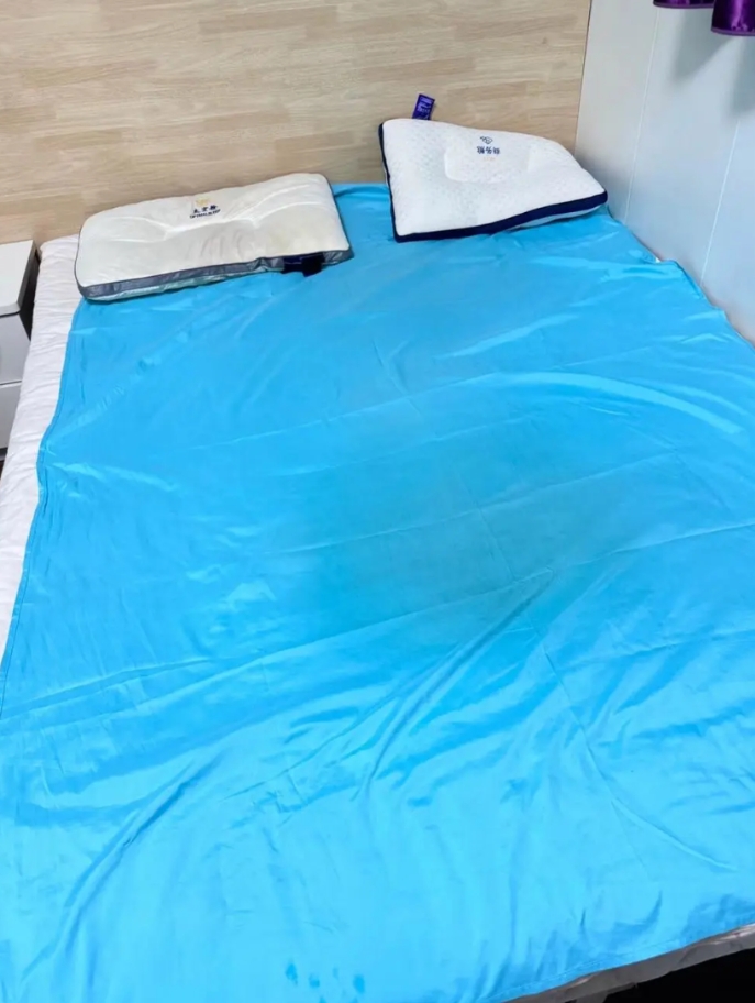 和男友同居的第一天，看到他的床后我沉默了