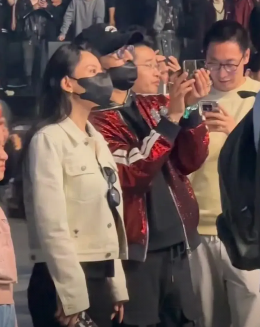 汪峰，冲上热搜！

2月18日大清早，汪峰罕见登顶热搜第一位，令人没有想到的是，