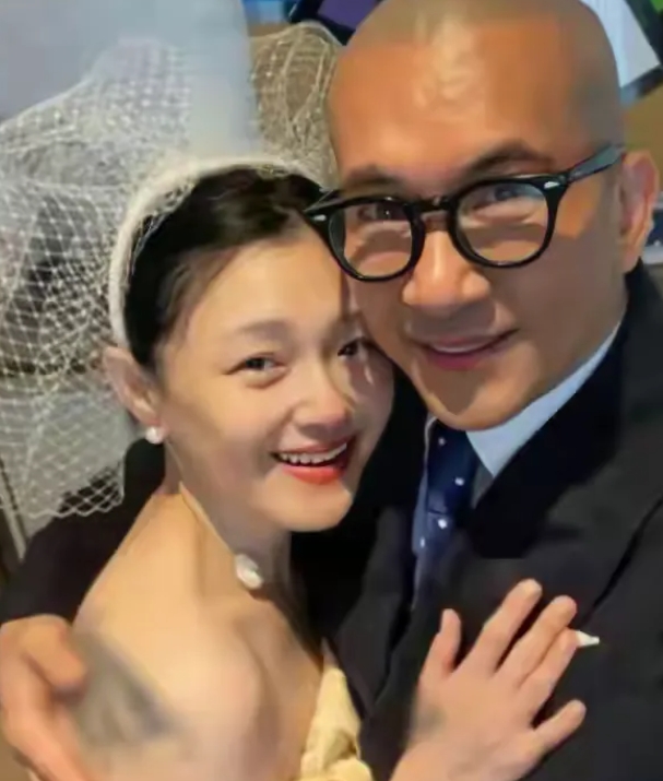 光头一到大S家，大S生命就进入了倒计时，看光头的眼神就知道绝不是纯良之辈，给人一