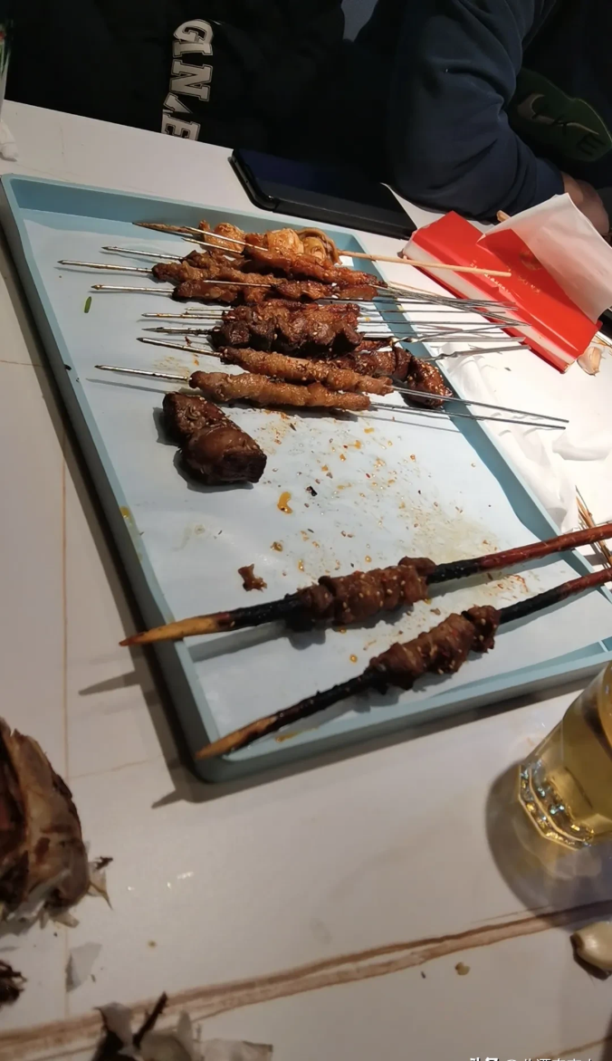 加油遇到怪事了！
我正月十六从黑龙江回北京，走大广高速。在上高速前的个人加油站，