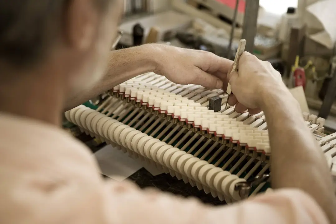 # 如何选购一架心仪的钢琴？四川盛音乐器，39年专业之选！