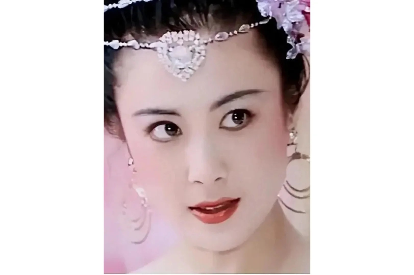 从"最美妲己"到堕落深渊，晚年丧子的她到底有那些不为人知的经历？
	
90版的神