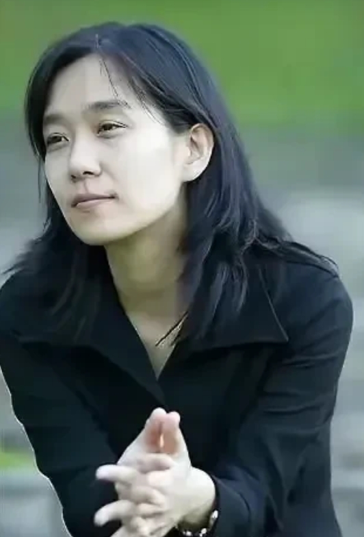 2024诺贝尔文学奖花落韩国，女作家韩江获此殊荣。亚洲又多一个诺奖国家。

韩江