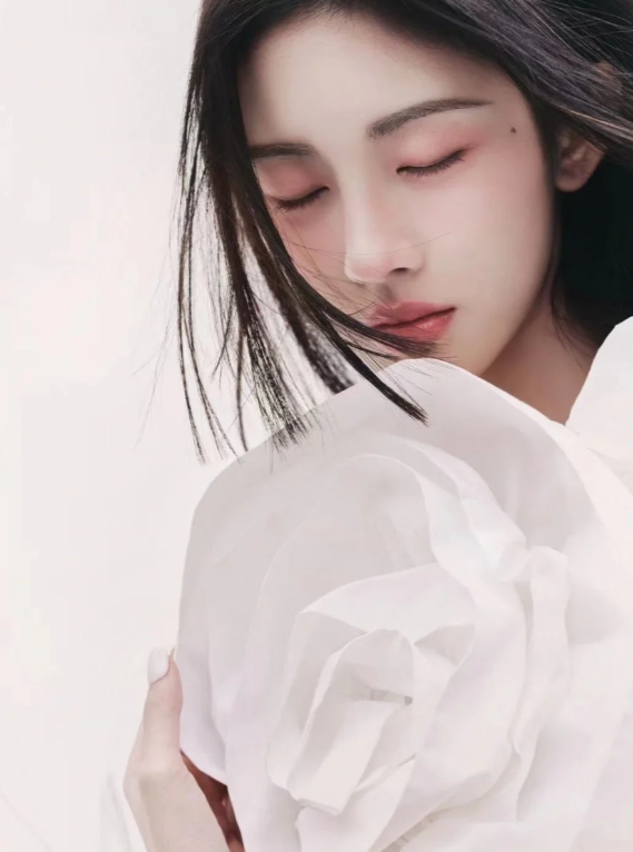 鞠婧祎——醒独立