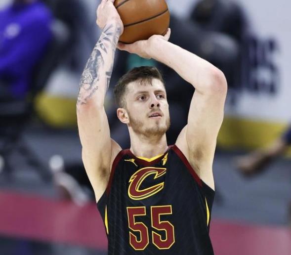 雷霆队在nba杯的比赛里战胜了洛杉矶湖人队，他们也成为了nba西部联盟当中第1支